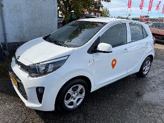 krockskadad bil auto Kia Picanto Airco/cv/cc 2021/5