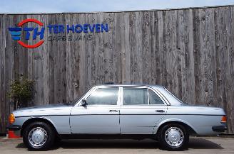 krockskadad bil auto Mercedes 200-300D 300D W123 Schuifdak Radio Trekhaak 65KW 1984/3