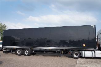 skadebil auto Schmitz Cargobull C-klasse SCB*S2 Kasten Trailer Luchtvering 2016/2
