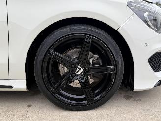 Mercedes Cla-klasse 180 Shooting Brake AMG-Line Panorama Unfall picture 39