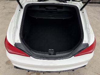 Mercedes Cla-klasse 180 Shooting Brake AMG-Line Panorama Unfall picture 11