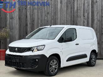 skadebil bedrijf Peugeot Partner 1.5 BlueHDI Premium L1H1 AHK Tempo. 73KW 2020/7
