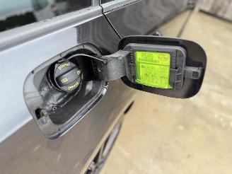 Skoda Octavia Combi 1.6 TDI Ambition Navi CarPlay Sitzheizung picture 48