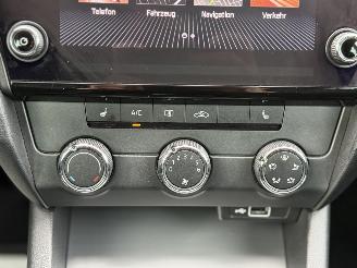 Skoda Octavia Combi 1.6 TDI Ambition Navi CarPlay Sitzheizung picture 23