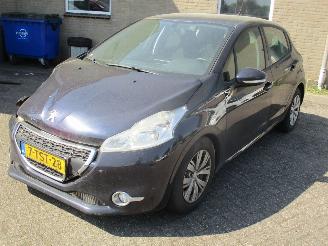 Peugeot 208 1.6 e HDI Blue Lease picture 3