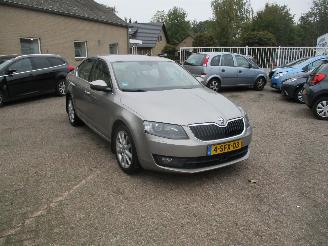 Voiture accidenté Skoda Octavia 1.2 TSI Grt Eleg Bns REST BPM 300 EURO !!!! 2013/9