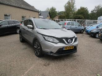 Vaurioauto  passenger cars Nissan Qashqai 1.6 Tekna REST BPM 1500 EURO !!!!!! 2017/8