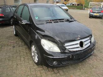 krockskadad bil auto Mercedes B-klasse 150 2007/3
