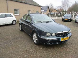 Vaurioauto  passenger cars Jaguar X-type 2.0 V6 EXECUTIVE 2002/5