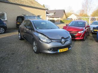 Schadeauto Renault Clio 0.9 TCe Expression Airco NAP 2014/7