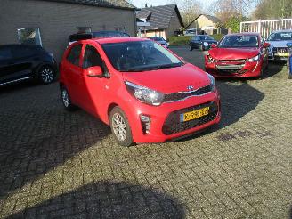 Damaged car Kia Picanto 1.0 Dpi DynamicLine NAP 2020/11