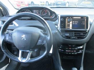 Peugeot 208 1.2 VTi Envy 5drs picture 17