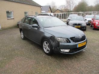 Voiture accidenté Skoda Octavia 1.2 TSI Grt Amb Bns REST BPM €400!!! 2014/12