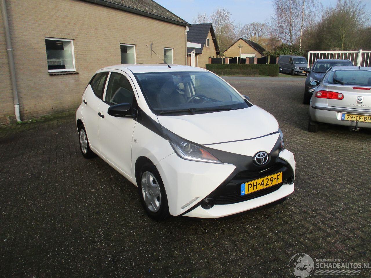 Toyota Aygo 1.0 VVT-i x-now