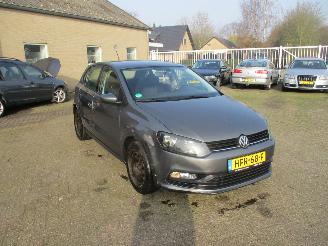 Vaurioauto  passenger cars Volkswagen Polo 1.0 Comfortline REST BPM €500,-!!! 2015/7