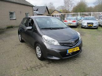 Vaurioauto  passenger cars Toyota Yaris 1.0 VVT-i Now REST BPM €300,-!!! 2014/6