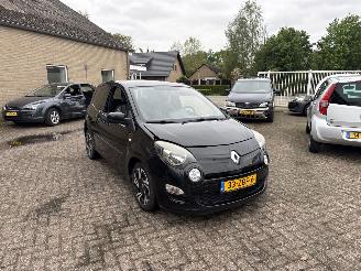 damaged passenger cars Renault Twingo 1.2 16V Collection 2012/9