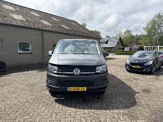 Volkswagen Transporter 2.0 TDI L1H1 Comfortline. ROLSTOELVERVOER picture 2
