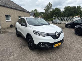 damaged passenger cars Renault Kadjar 1.2 TCe Extase AUT REST BPM €1100,-!!! 2016/12