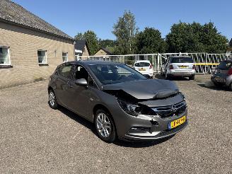 Damaged car Opel Astra 1.4 Edition AUT REST BPM €800,-!!! 2016/5