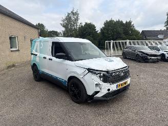 Schadeauto Ford Transit E-Transit Courier Trend 44 kWh 2025/12