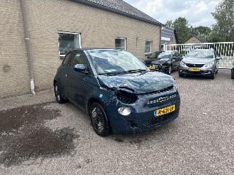 Damaged car Fiat 500E RED 42 kWh 2022/6