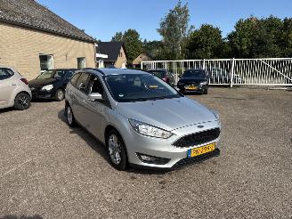 uszkodzony samochody osobowe Ford Focus 1.0 Lease Edition REST BPM €600,-!!! 2017/8