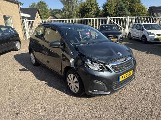 damaged passenger cars Peugeot 108 1.0 e-VTi Active WEINIG KILOMETERS 2014/12