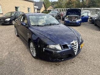 Vaurioauto  passenger cars Alfa Romeo GT 2.0 JTS Collezione 2007/1