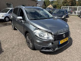 Damaged car Suzuki S-Cross SX4 S-cross AUT REST BPM €600,-!!! WEINIG KILOMETERS!!! 2015/2