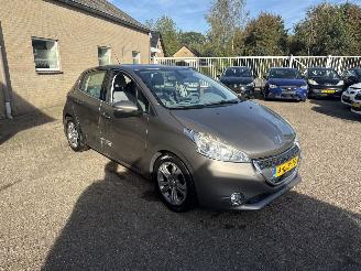 škoda osobní automobily Peugeot 208 1.6 VTi Allure AUTOMAAT REST BPM €700,-!!! 2013/5