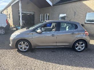 Peugeot 208 1.6 VTi Allure AUTOMAAT REST BPM €700,-!!! picture 4