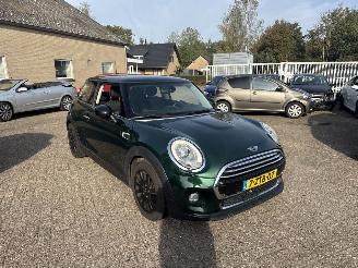 Schadeauto Mini Cooper 1.5 Cooper Business REST BPM €300,-!!! 2015/3