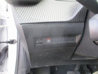 Peugeot 208 1.2 PureTech Allure Pack REST BPM €1400,-!!! picture 32