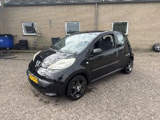 Peugeot 107 1.0-12V XS picture 4
