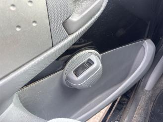 Peugeot 107 1.0-12V XS picture 18