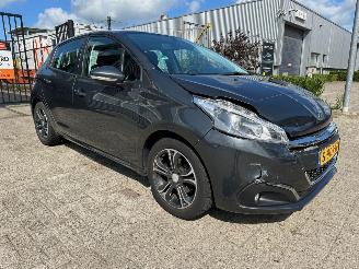 Schadeauto Peugeot 208 1.2 PureTech Blue Lion 2017/5