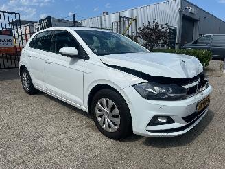 Schadeauto Volkswagen Polo 1.0 TSI Comfortline Business 2019/8