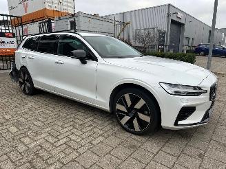 Schadeauto Volvo V-60 2.0 T6 Plug-in hybrid AWD Plus Bright 2023/6