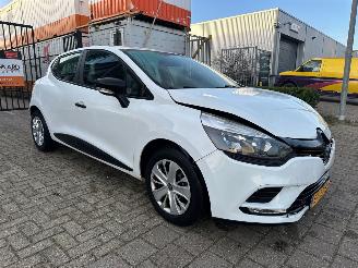 uszkodzony samochody osobowe Renault Clio 0.9 TCe Life 2018/4