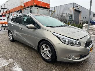 damaged passenger cars Kia Cee d 1.6 GDI Plus Pack 2012/10