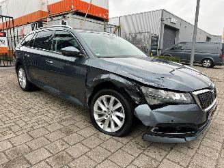 uszkodzony samochody osobowe Skoda Superb Combi 1.4 TSI iV Business Edition Plus 2021/4