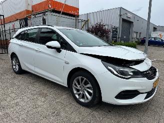 Coche accidentado Opel Astra ST 1.2 Edition 2020/11