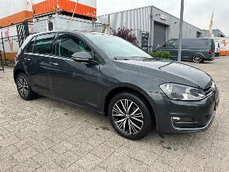 uszkodzony samochody osobowe Volkswagen Golf 1.2 TSI Automaat Connected Series 2016/9