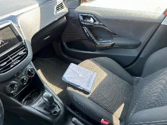 Peugeot 208 1.2 PureTech Active picture 12