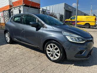 Schadeauto Renault Clio 1.2 TCe Automaat Intens 2016/10