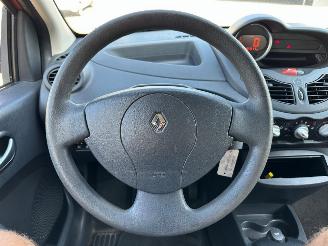 Renault Twingo 1.2-16V Authentique picture 8