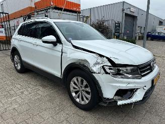 damaged passenger cars Volkswagen Tiguan 1.4 TSI Comfortline Business 2017/2