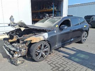 Coche siniestrado Volvo V-60 V60 II (ZW), Combi, 2018 2.0 B4 16V Mild Hybrid 2022/3
