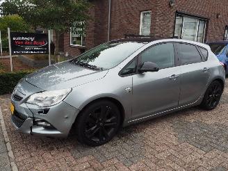 uszkodzony samochody osobowe Opel Astra 1.4 Turbo Sport 2012/6